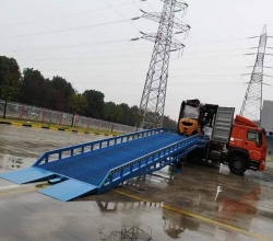 長(zhǎng)沙移動(dòng)式登車橋