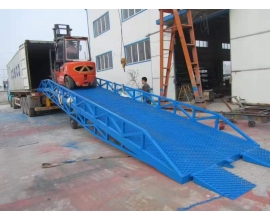 長沙移動(dòng)式登車橋